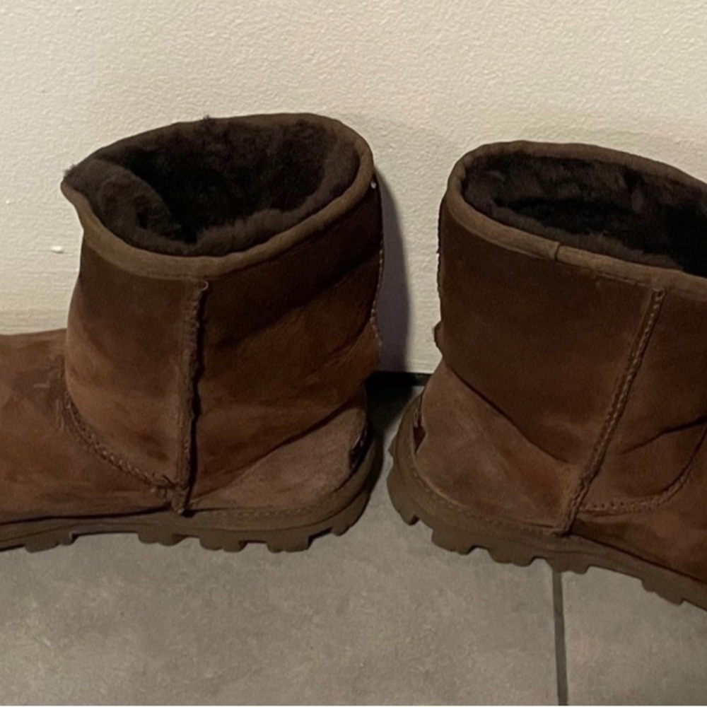 UGG Boots - Picture 2 of 7